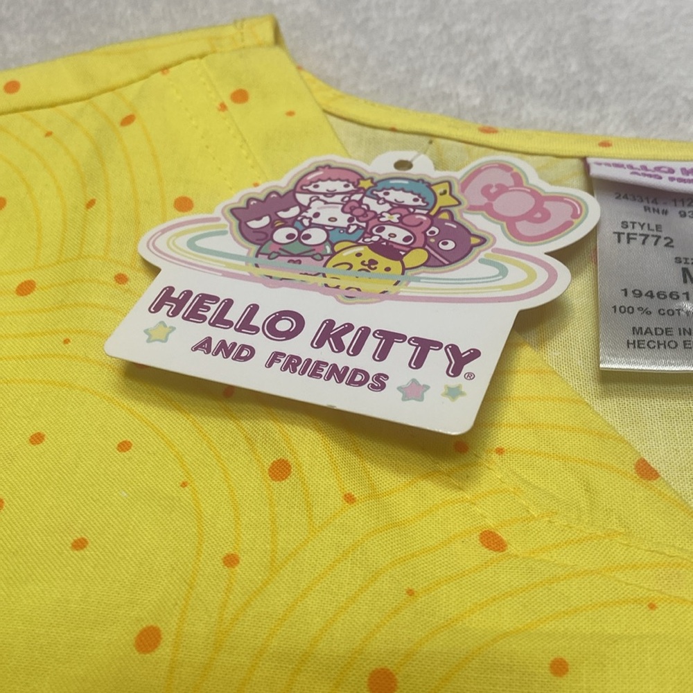 HELLO KITTY Size M NWT Bright Yellow Scrub Top - Picture 4 of 7